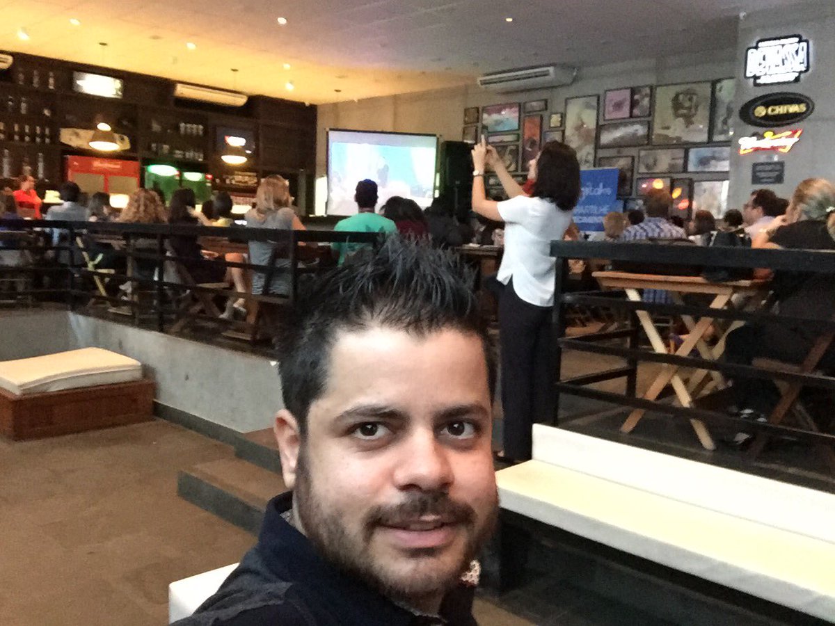 leandrovieira's tweet photo. Está rolando o Meeting de Marketing Digital em Fortaleza #DigiTalks #apiki #missaoBrasil https://t.co/WlxIlIfPre