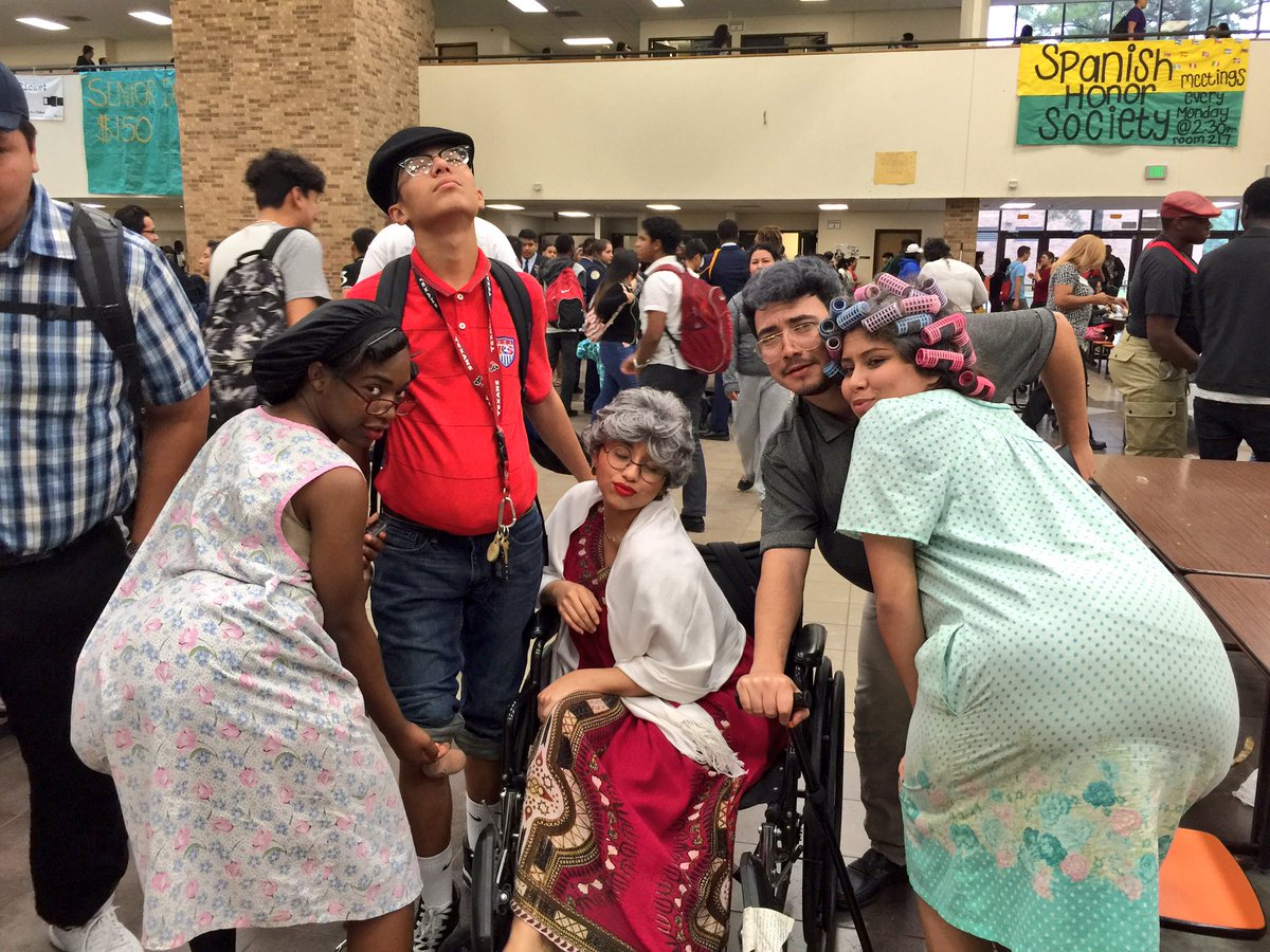 maribyvelez's tweet photo. & this is Class of 2016 for y'all #kfseniorweek 👵🏾 https://t.co/Pg56VD6I88