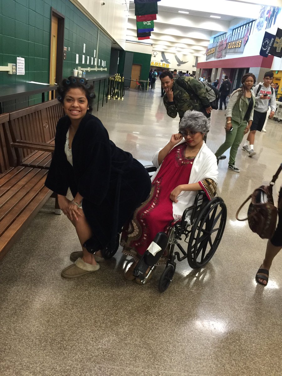 maribyvelez's tweet photo. & this is Class of 2016 for y'all #kfseniorweek 👵🏾 https://t.co/Pg56VD6I88