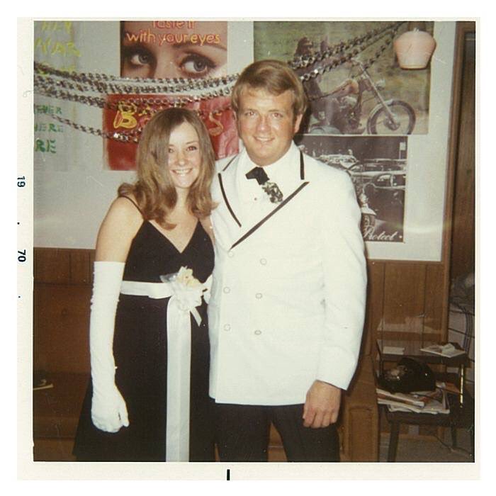 matchmia's tweet photo. Best #TBT Ever!!! My beautiful momma and handsome daddy! https://t.co/5Lt9GxObRW