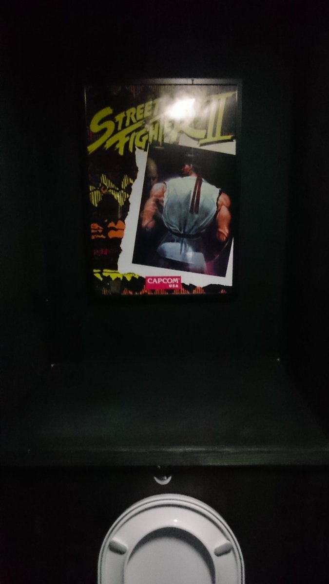 GtBunster's tweet photo. Popped to the loo in a bar, only to see THIS! #omg #bestfighterever #StreetFighter https://t.co/d7dnPDWiJg