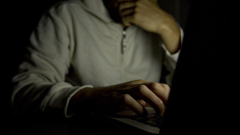 TeacherToolkit's tweet photo. A HUGE spike in readers: Should Teachers Use Social Media Anonymously? by @TeacherToolkit https://t.co/cqLpSFUd6b https://t.co/pnWKRjpHfA