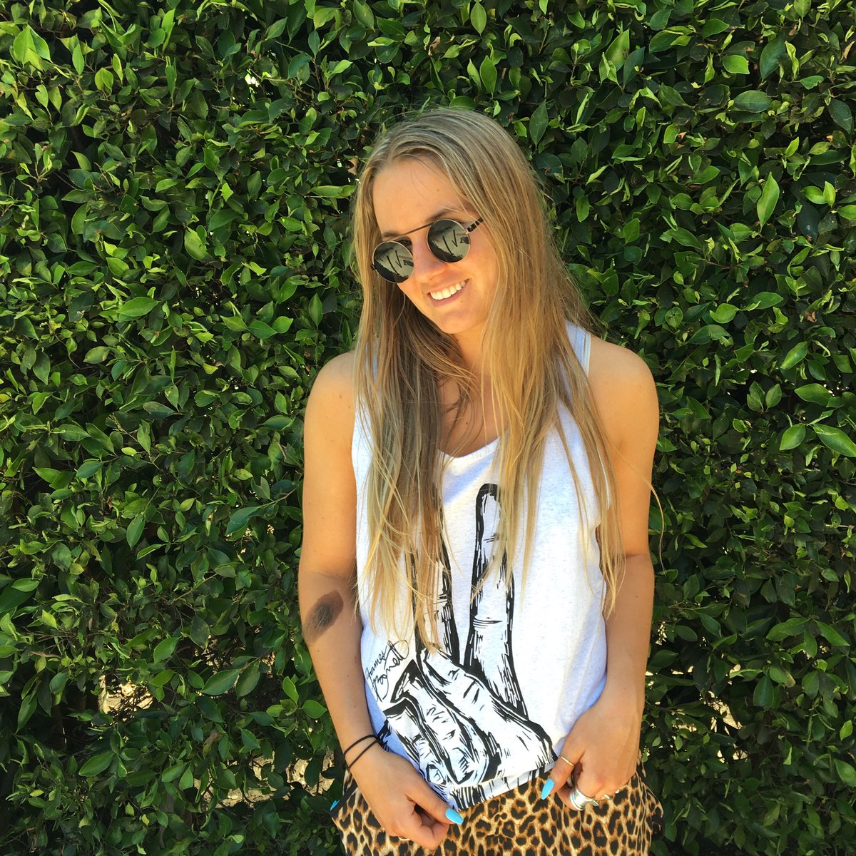 JAMESBARRETTCO's tweet photo. Smilin' on a Thursday 😎

 #JAMESBARRETTCO #PeaceTees #MensFashion #WomensFashion #style #streetwear #peace https://t.co/VybHRiOOxw