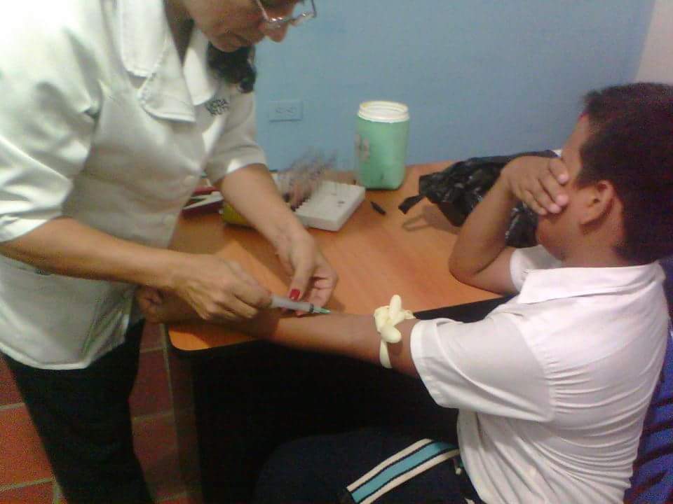 maestro_rodrig's tweet photo. Jornada de certificados médicos para los niños y niñas de sexto grado https://t.co/RqbO3icaDl