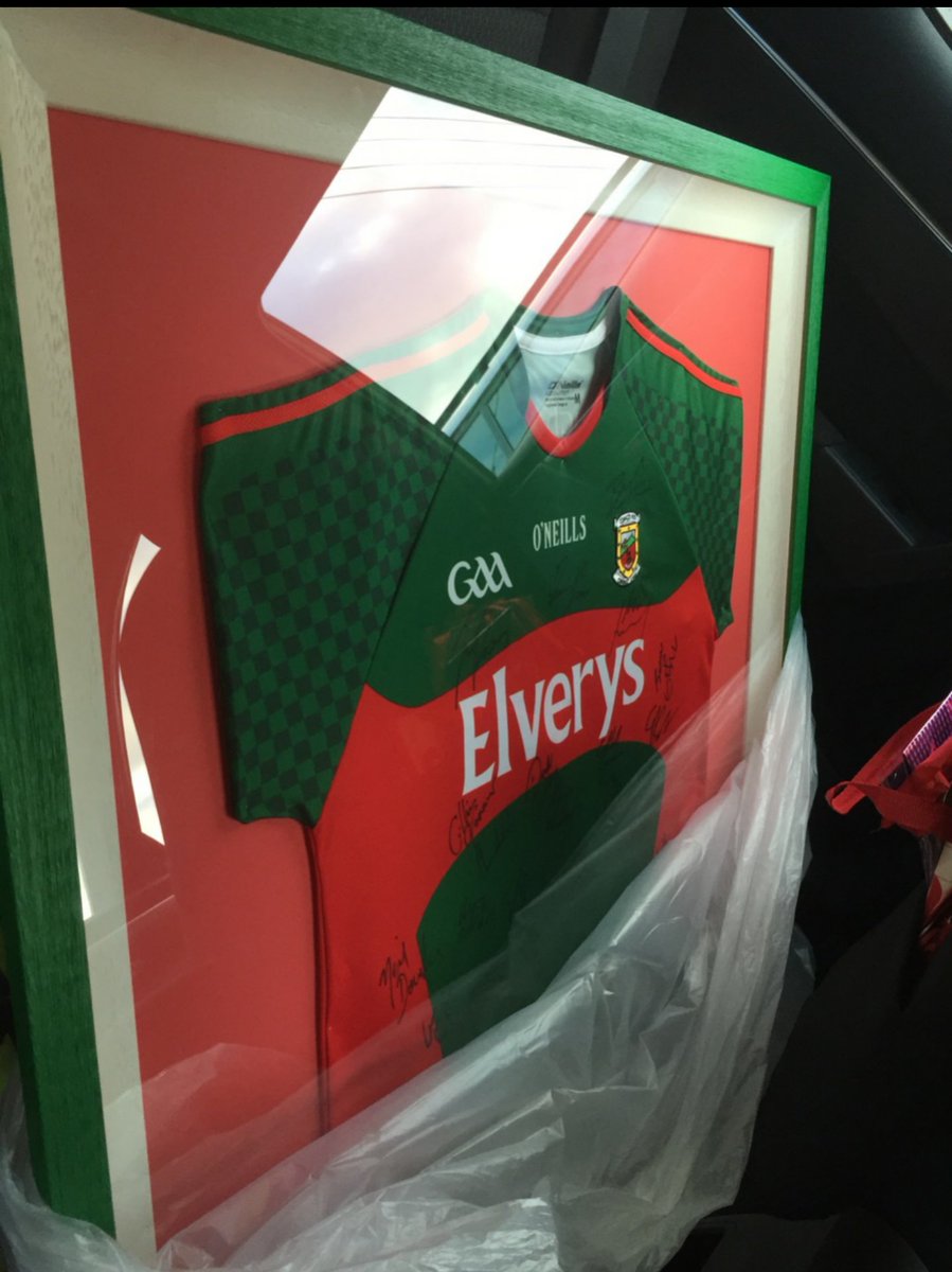 lfc123456's tweet image. Sample of our fab raffle prizes for our  Presentation Night Sat 21st May 🎉⚽🎉 @CharlestownMayo  😉😉😉
@LaobhaoiseNihE