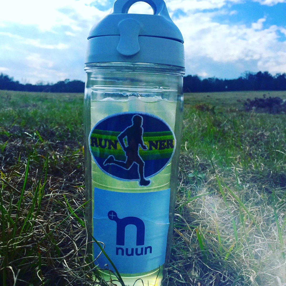 simplerobinb's tweet image. A definite #afternuundelight in this 90° weather. #makeyourwatercount #nuunbassador @nuunhydration