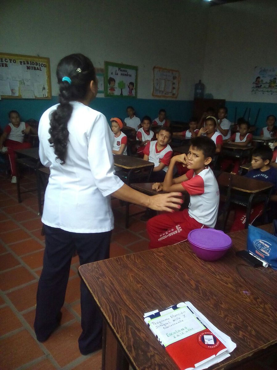 maestro_rodrig's tweet photo. Charla de salud sobre el zika a cargo De la Licenciada Ruth Perez para nuestros niños. https://t.co/n5BI7rzZP1