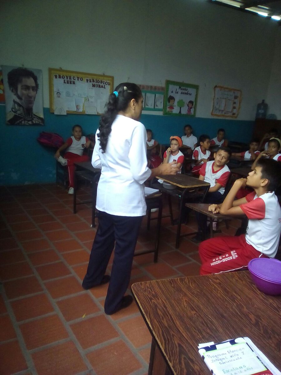 maestro_rodrig's tweet photo. Charla de salud sobre el zika a cargo De la Licenciada Ruth Perez para nuestros niños. https://t.co/n5BI7rzZP1