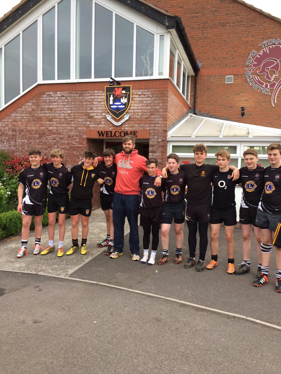 swrowland76's tweet photo. Thanks @geoffparling for looking after Launceston u15's tonight in your line out session , I think they all loved it https://t.co/AIjfeuPMXt