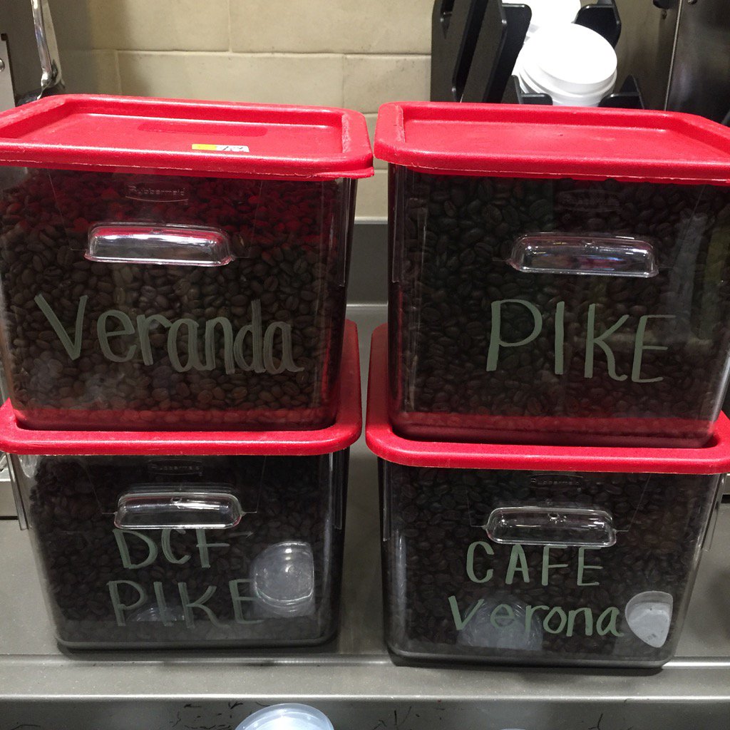 Yeranik16's tweet photo. Smell of fresh coffee beans ❤️ #veranda #pike #verona #starbucks @Barista_Life_ https://t.co/iX0vf7jBji