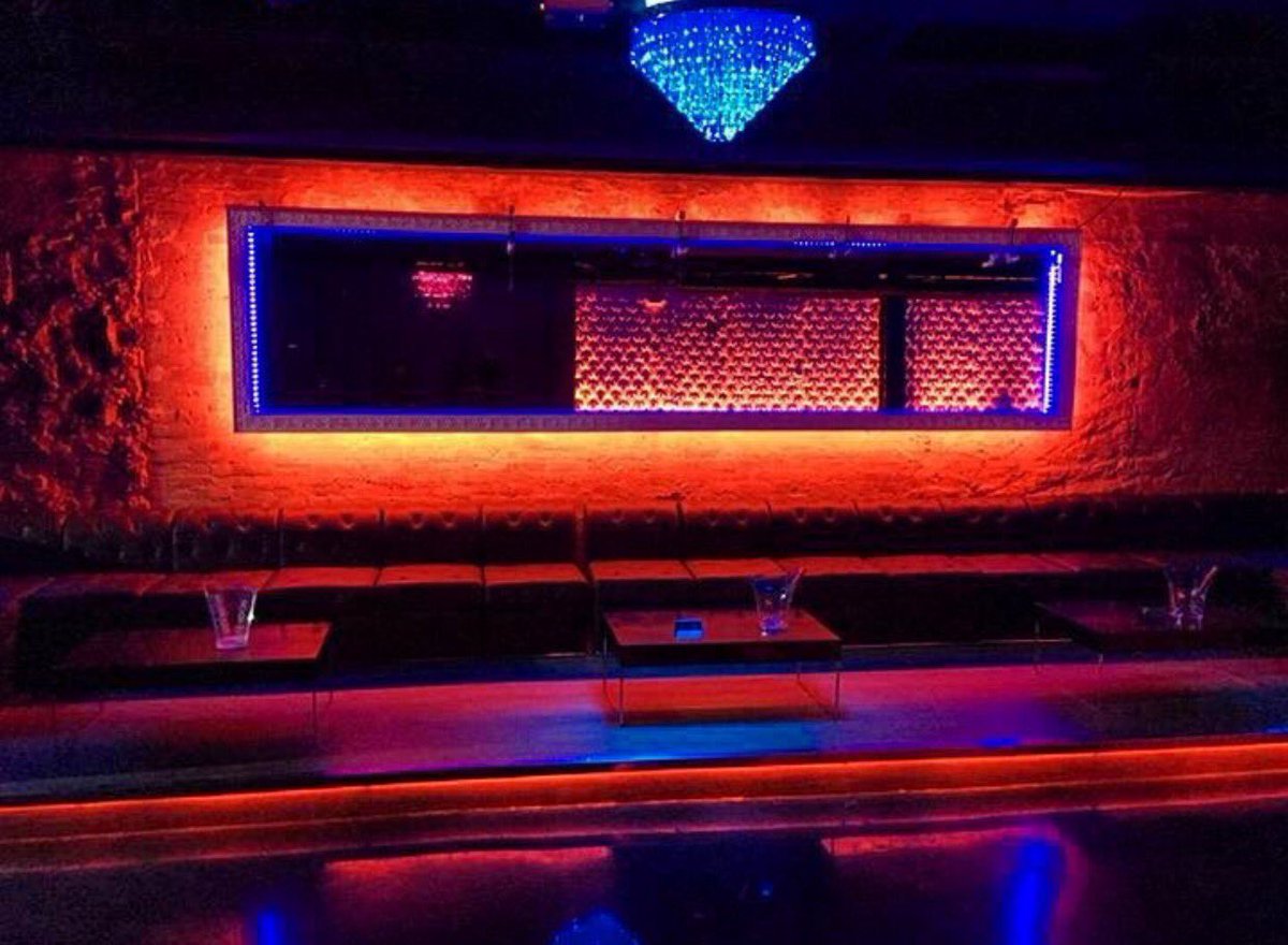 azianwitswag's tweet photo. I need 5 ladies to accompany me Saturday to a new lounge 21+ #DressCodeEnforced #TurnUp 👀 https://t.co/Sprf6pPUt9