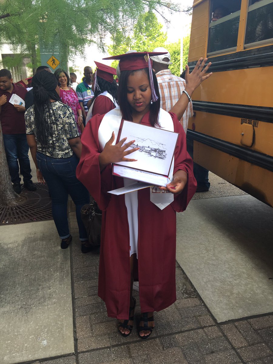 xPimpSharee's tweet photo. BTW ALUMNI '16🎓🤑 https://t.co/vEiDQ8RkO3