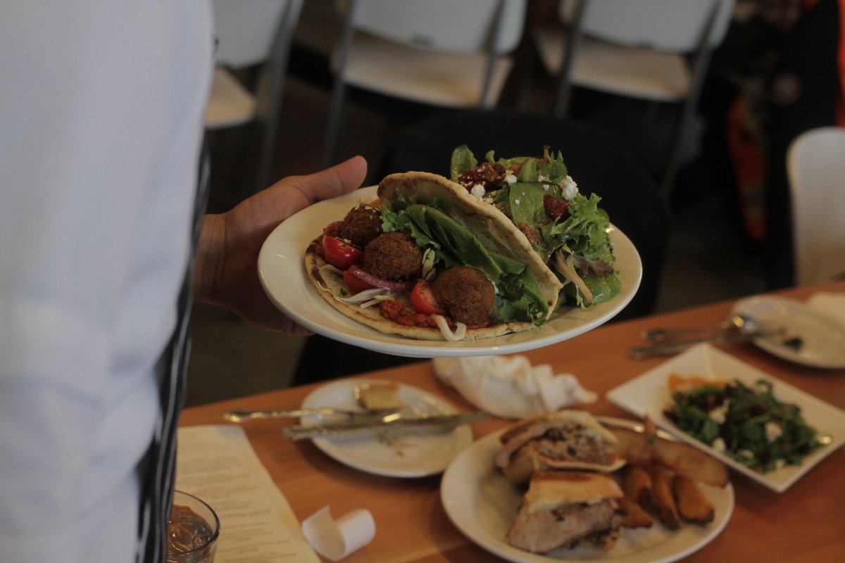 Commonwealth906's tweet photo. Come in and join us for dinner! #commonwealth906 #dinnertime #fallafel #yum https://t.co/dykVCneGxJ