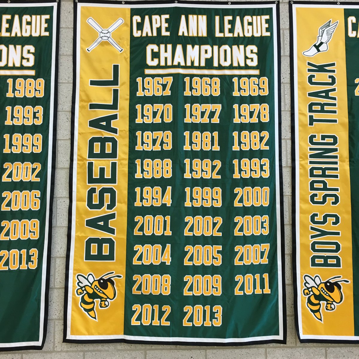 NRHSBaseball1's tweet photo. NR 5 Triton 2. With the victory, North Reading claims the CAL Large Title!Continuing the tradition... #2016 #Finish https://t.co/quLwSMREpG