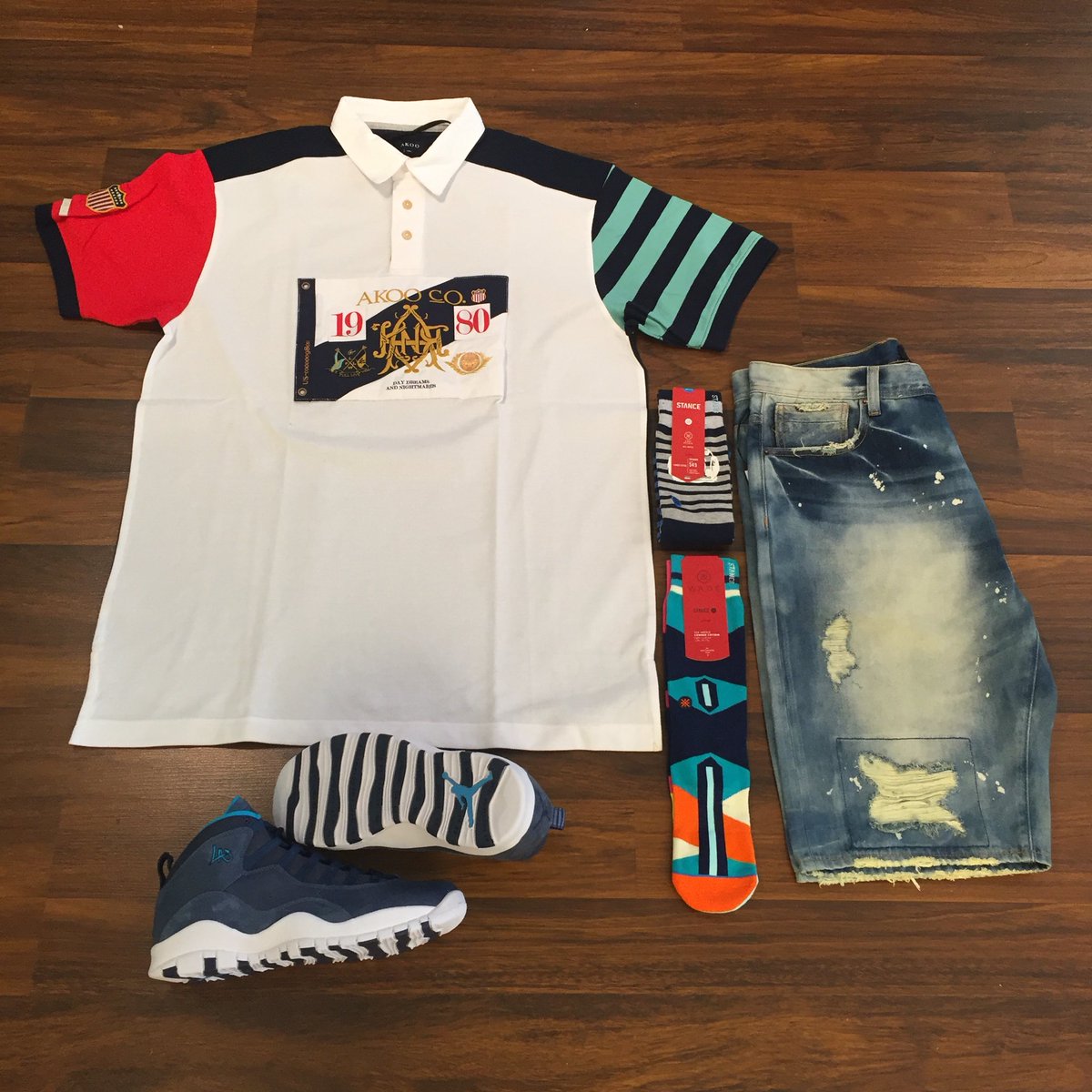 Crispbg's tweet photo. How U rockin' your #Retro10s? #CrispBoutique got U!!! #AkooLife @AKOOCLOTHING #Bgky #KOTD #sneakerheads #mj #23 https://t.co/kIRnyx3qRp