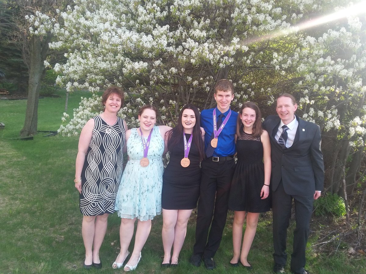 srsf_16's tweet photo. Team Strait. Back from the awards ceremony.  2 bronze medals in tow. @cwsf_ysc @StraitRSB https://t.co/EfeO1aLHLB