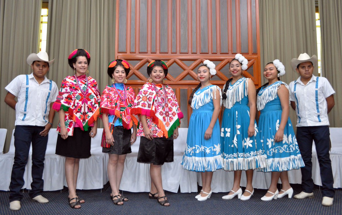 ucuvi_c_vivas's tweet photo. El Ensamble Juvenil Huasteca reúne las expresiones indígenas y mestizas de la región #Huasteca #MoscowMeetFriends https://t.co/f2NVB1qL3l