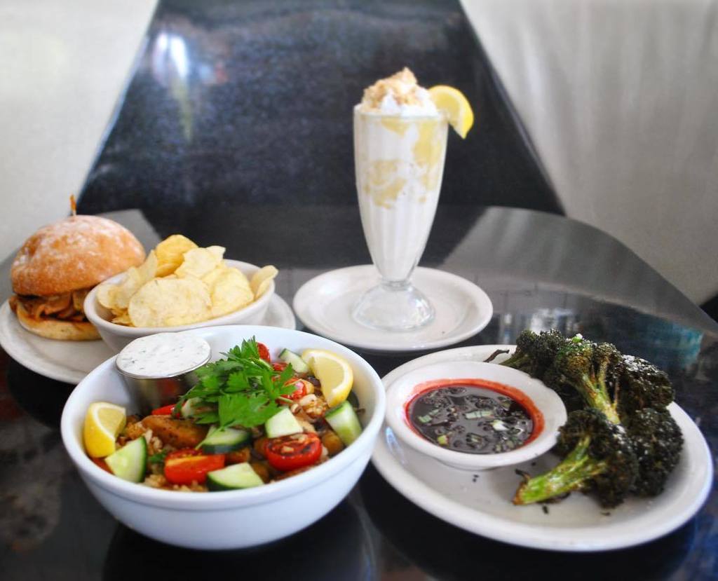 !💥WEEKLY SPECIALS💥!
🧀The Hawt Hammy Sammy
🍋Lemon Pudding Pie Milkshake
🍲The Chic Chick 'N' Chik'n Bowl
🔥Sweet &amp; Sou…