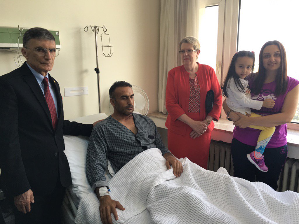 Bugun benim icin cok onemliydi. Gazilerimizi ziyaret ettim, Nobel madalyami Atamiza armagan ettim.