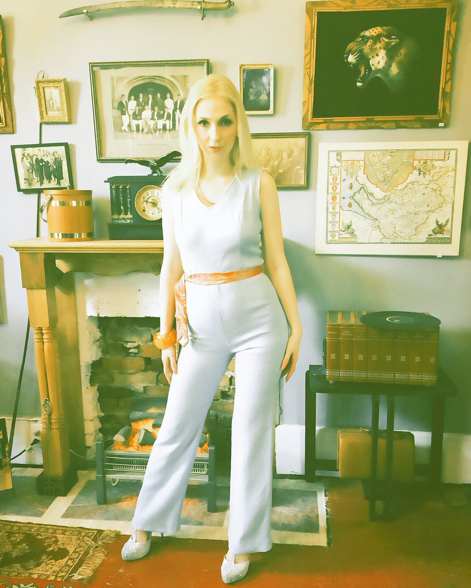 paigelapearl's tweet photo. 70's Bond Girl 🔫 Styled by KingpinHideaway #vintage #retro #70s https://t.co/aqtPPGX317