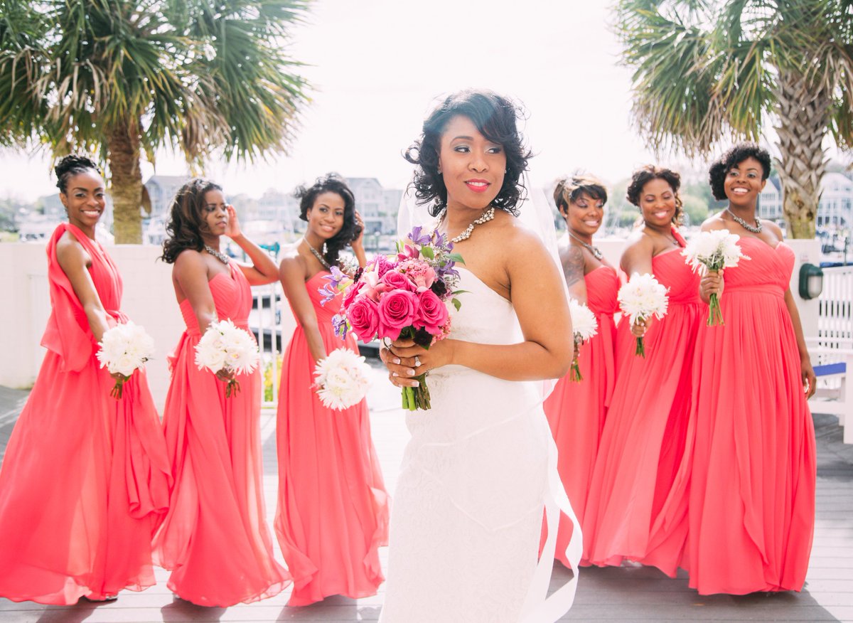 LanaAddison's tweet photo. Gorgeous image of our bride Danielle in her @AmyKuschel bridal gown! #bridalgown#bridal#wedding#bouquet https://t.co/WfKWka89g4