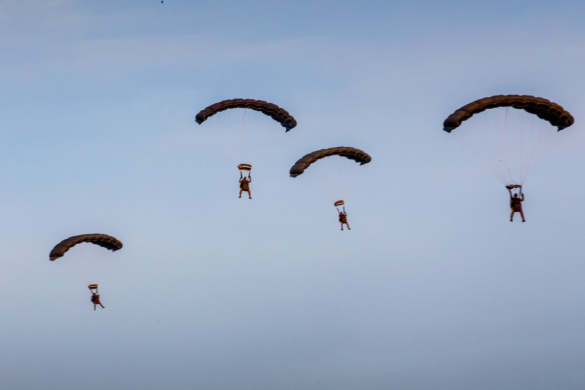 11thmeu's tweet photo. #Maritimeraidforce #Reconnaissance and #Surveillance mission beginning with a #HAHO jump from MV-22 Osprey. #MEUlife https://t.co/st0BjYWdvR
