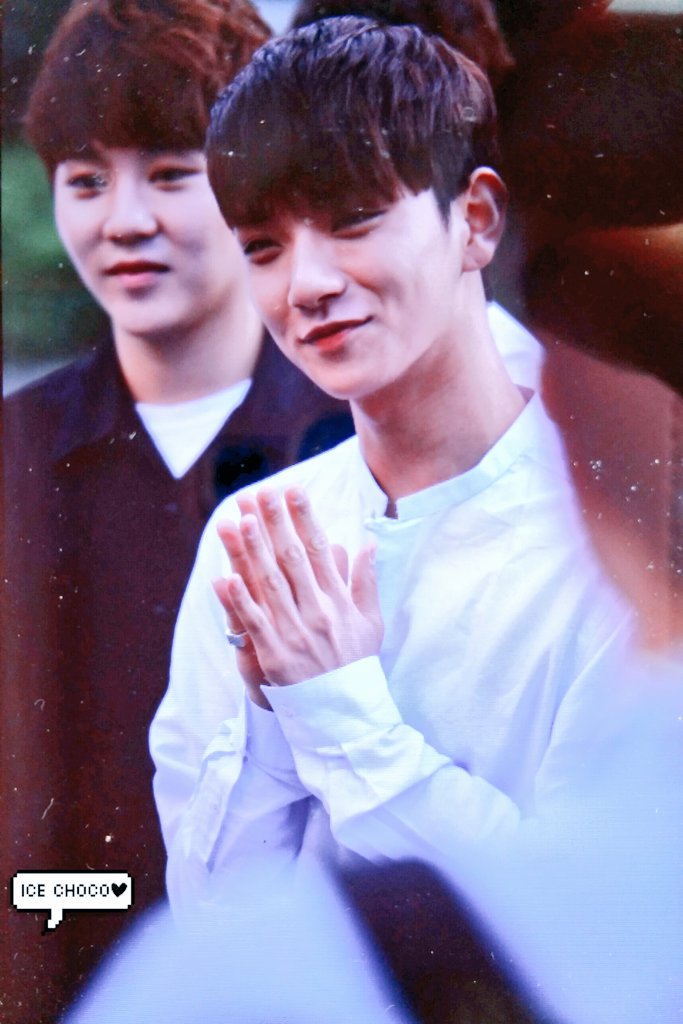 icechoco1230's tweet photo. [preview] 160520 뮤뱅 출근 #세븐틴 #조슈아
마무리는 차분하게😍 https://t.co/j3shYKgyoZ