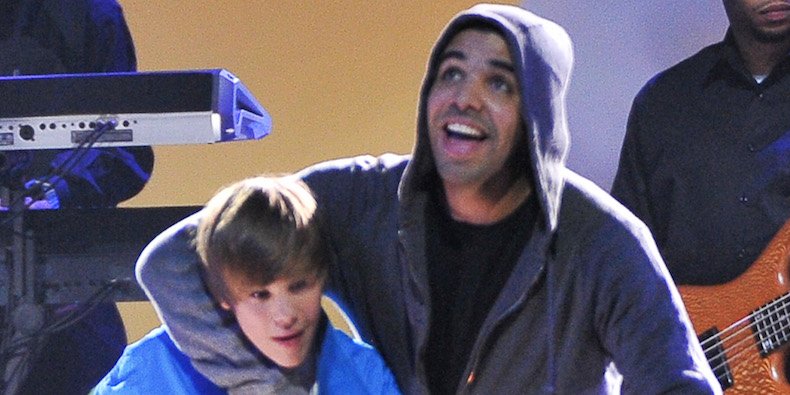 StreamKasts's tweet image. Drake Tops Justin Bieber as Spotify's Most-Streamed Artist pitchfork.com/news/65561-dra…