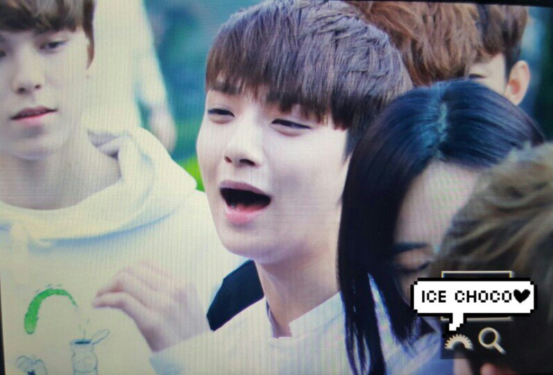 icechoco1230's tweet photo. [preview] 160520 뮤뱅 출근 #세븐틴 #조슈아
오늘 하루도 힘내요💕 오늘도 뒤에서 열심히 응원하고 있을게😘 https://t.co/ImTS7q0yuz