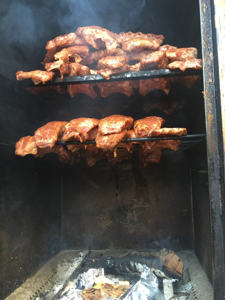 chefwitherspoon's tweet photo. Smokin' Baby Backs at Sugarbeet.#smoking#freerange#longmont https://t.co/Z2iRJvXvWV