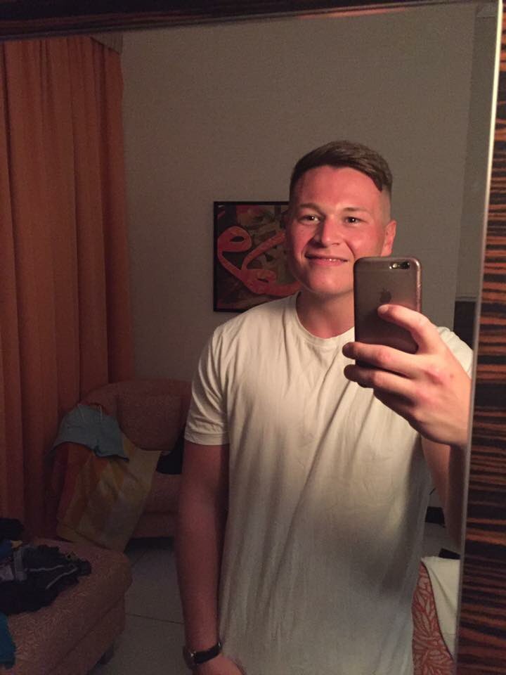 JoshFarmer1995's tweet photo. @bradtaylor666 @TomAinge don't wanna look like this do we https://t.co/VvQXKmBzVj