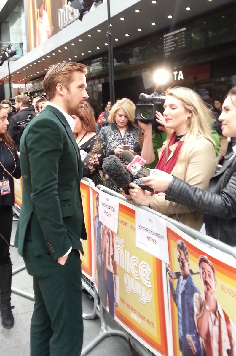 prettyxcool's tweet photo. Thank you @AgencyOneUK !!! Red carpet with #MrNiceGuys @RyanGosling @NiceGuysMovieUK 💖 💕 https://t.co/Bpwie6fRdo