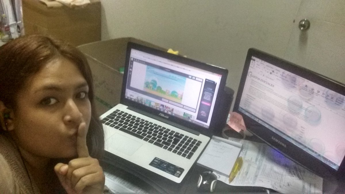 rachel153co's tweet photo. #MarioBrosConChinoYAdolfo no le digan a mi jefe q estoy "trabajando" #MarioLover @ChinoyAdolfo @Studio92 @arlett2012 https://t.co/xcxfIHtZ6q