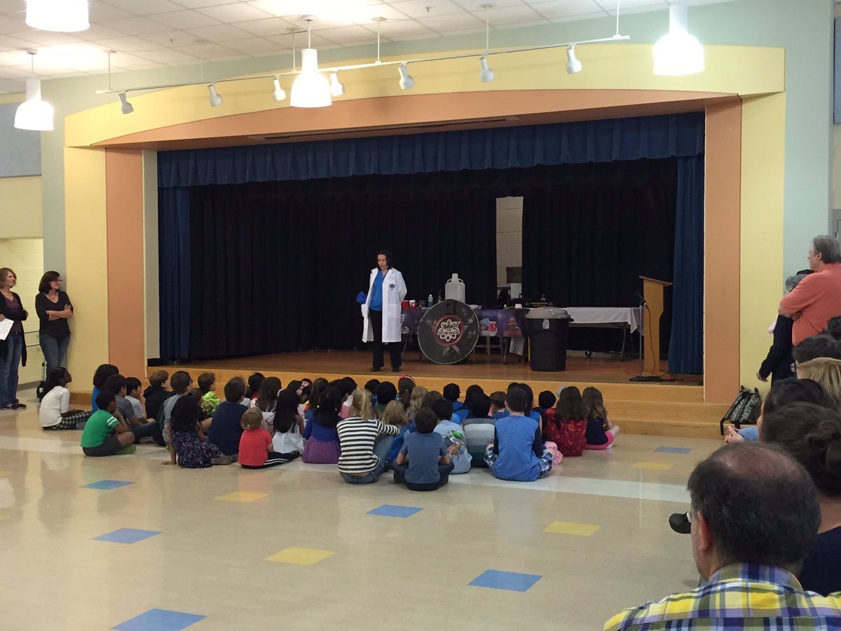 moovinwithMJ's tweet photo. LBES Science Expo #madsciencefun https://t.co/u2JKOAAEEg