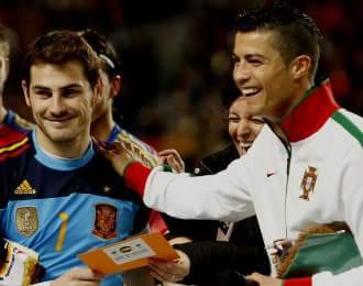 chica_blanca7's tweet photo. Feliz Cumpleaños de dos gran porteros
Dos Leyendas 
Iker Casillas 35 🎂❤
Petr Cech 34 ❤🎂
#CR7 #HalaMadrid #LEYENDAS1 https://t.co/fpjp9b2YZe