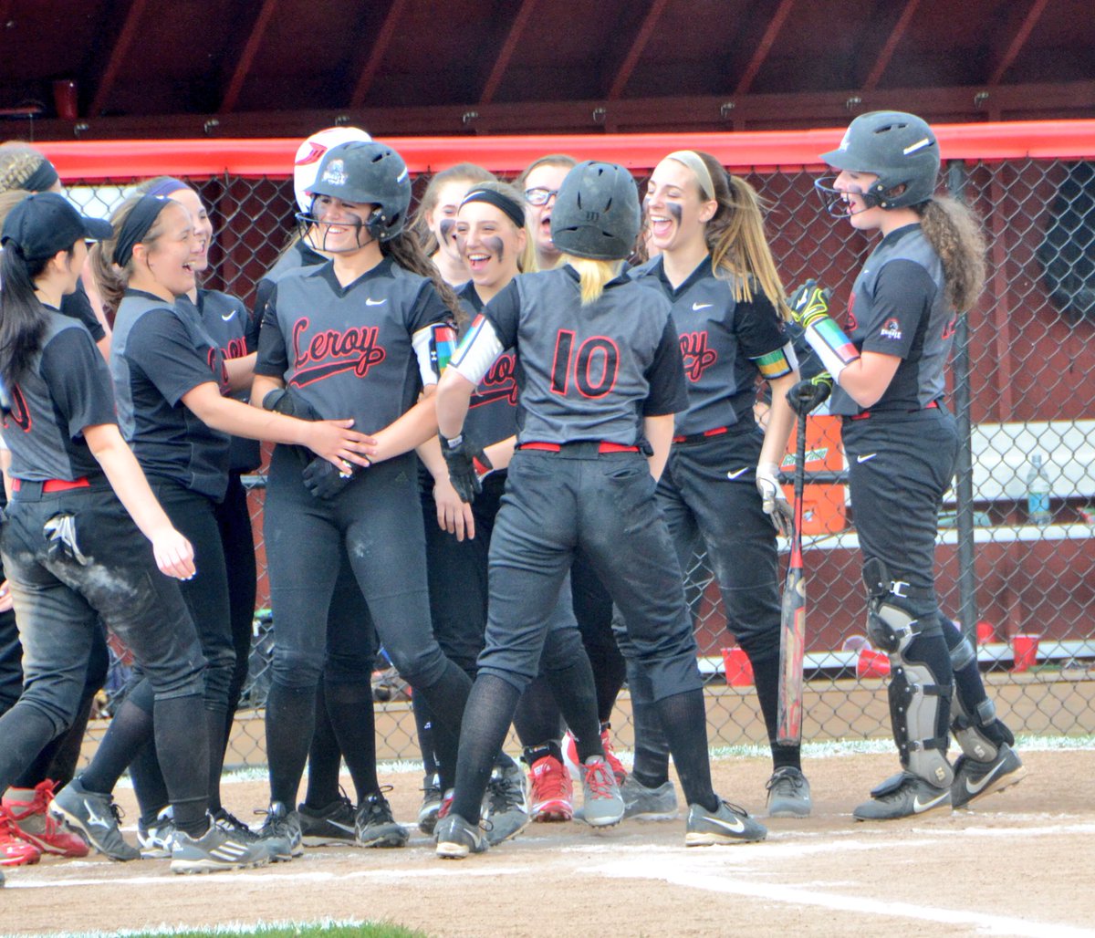 LeRoy_CSD's tweet image. Uberty threw a no hitter &amp;amp; hit a grand slam to lead the Knights to a 15-0 win over NRW! Capp had a HR!
#Final4Bound