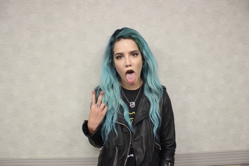 I'm pepper, some people call me blu. I'm a regular jane here to make friends.
 • not new
 • semi-descriptive
 • bi