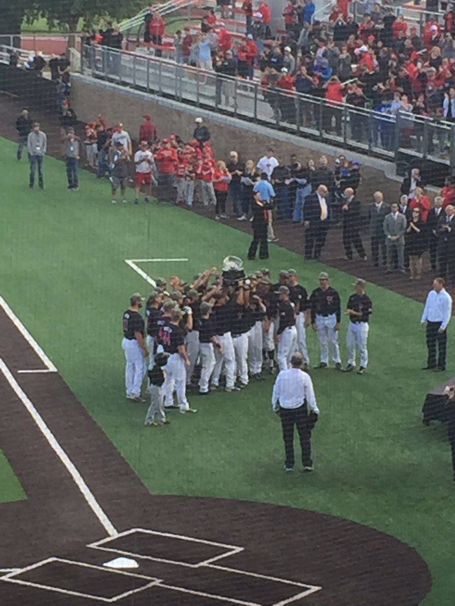 JeremyK_DT's tweet photo. The 2016 @Big12Conference Champions: https://t.co/PlqJtdLzOS