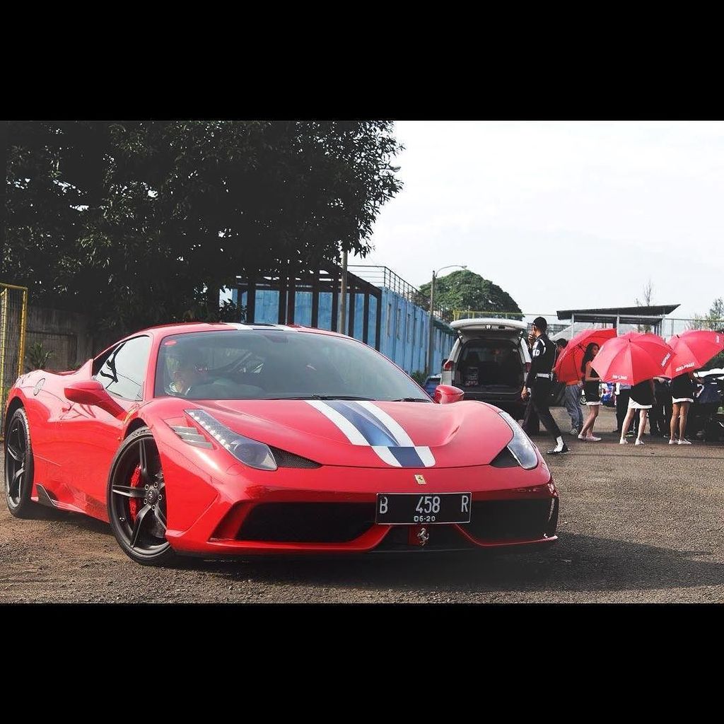 OnlyFerrariPics's tweet photo. TGIF #speedcreed #sentulinternationalcircuit #ferrari #458speciale #ferrari458 #damn #loveit #autigespot_indonesia … https://t.co/uncK8Qgyx7