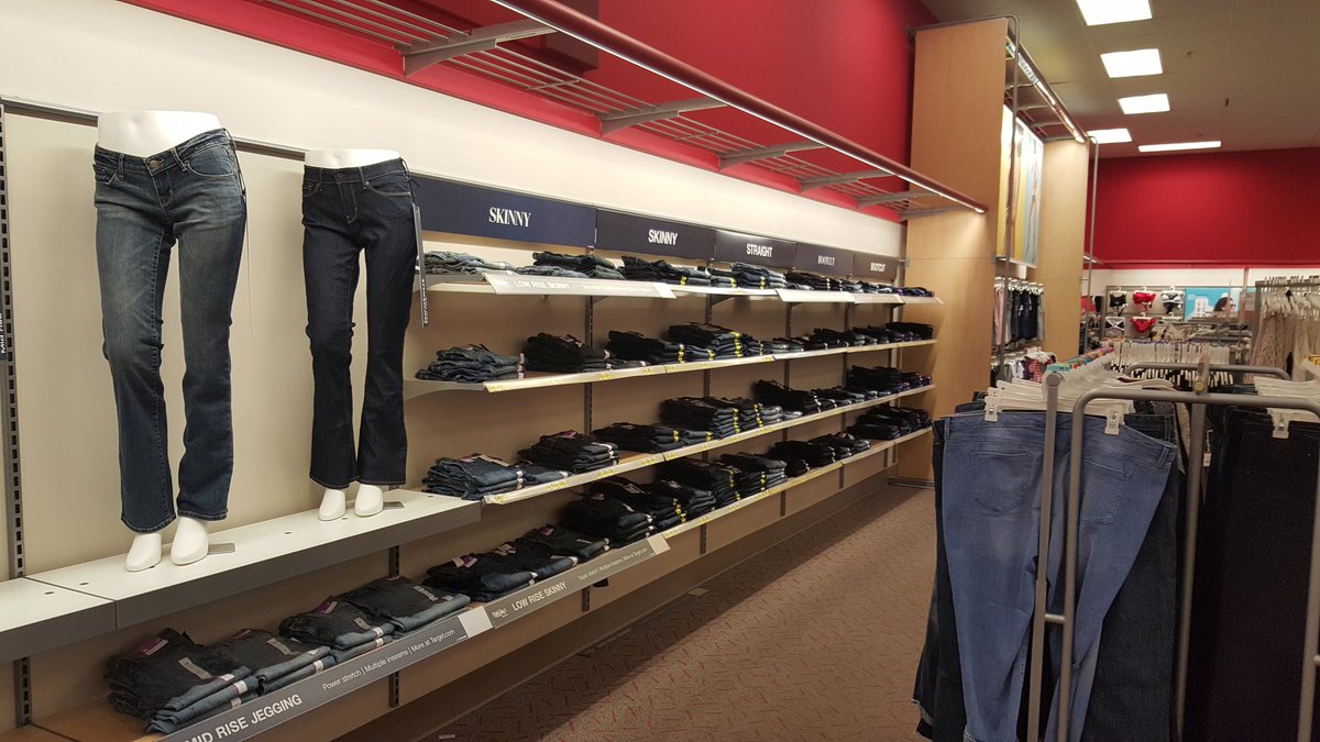 Look at that Jean wall! #thatshowweclose #T1444 <a href="/JaxBackes/">Jackie Backes</a> @TeamSDodd <a href="/RobHildebrant/">Robert Hildebrant</a> <a href="/crazyale03/">crazyale03</a>