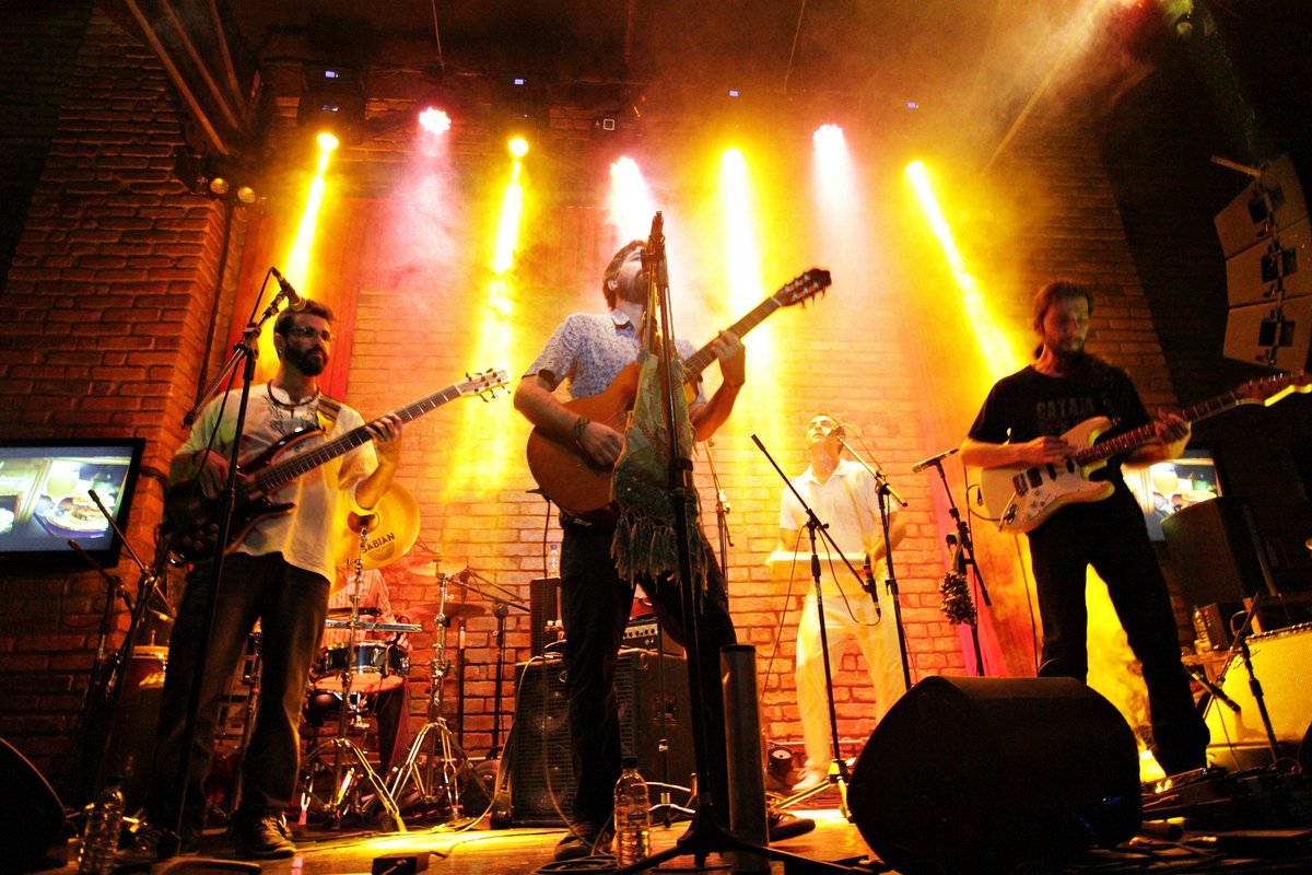 Banda Cataia de #Sorocaba agora no palco da Noite Fora do Eixo Poços de Caldas - #NoiteFdEPoços #músicaautoral