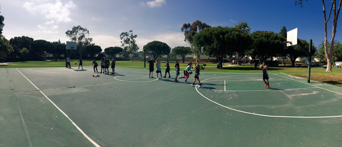 805basketball1's tweet photo. Anybody who grows up in the 805 program knows about the park practices! Work is work, 🏀 a basket and some ❤️ #805way https://t.co/X6RWLpNysc
