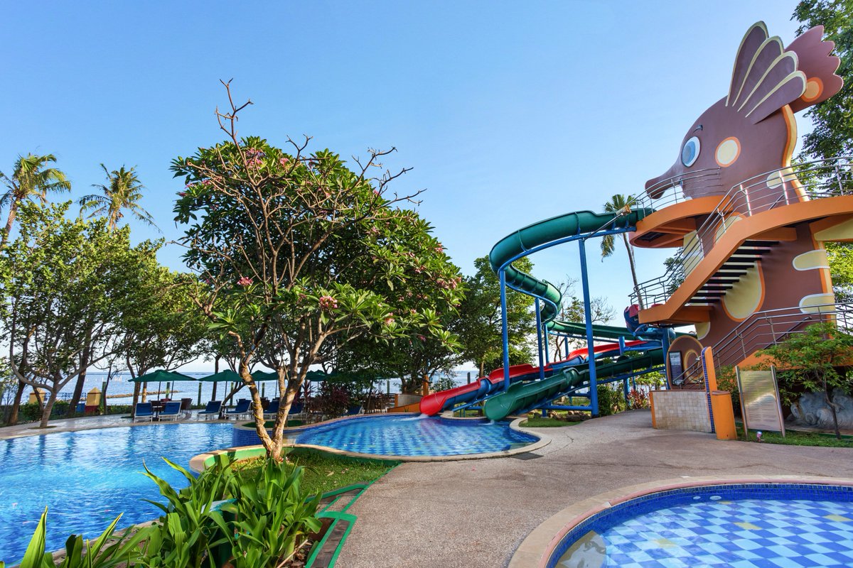 Happy friday and have a FUNtastic weekend by the seaside! ;)
#Accorhotels #MercureAncol #Jakarta #Seaside #Fun