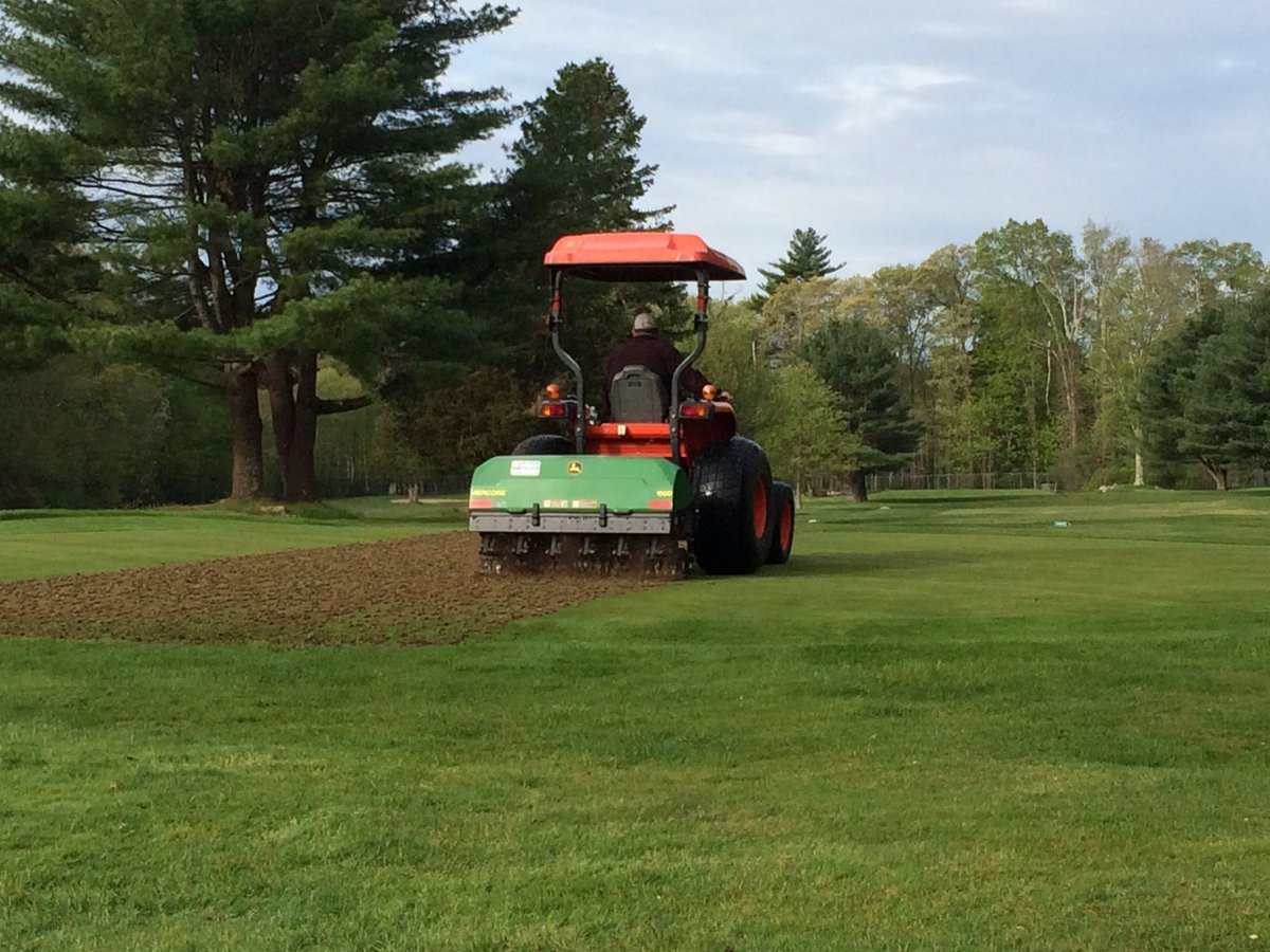 cedarhillgolf9's tweet photo. Greens were arified today! #gettingitdone https://t.co/saOkRFq0Kw