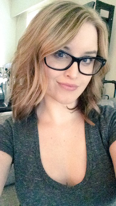 Chopped all my hair off! I really love it 😍 https://t.co/j13SkPheOO<a href="/tag/throwbackthurs"class="tags"><span>#throwbackthurs</span></a>