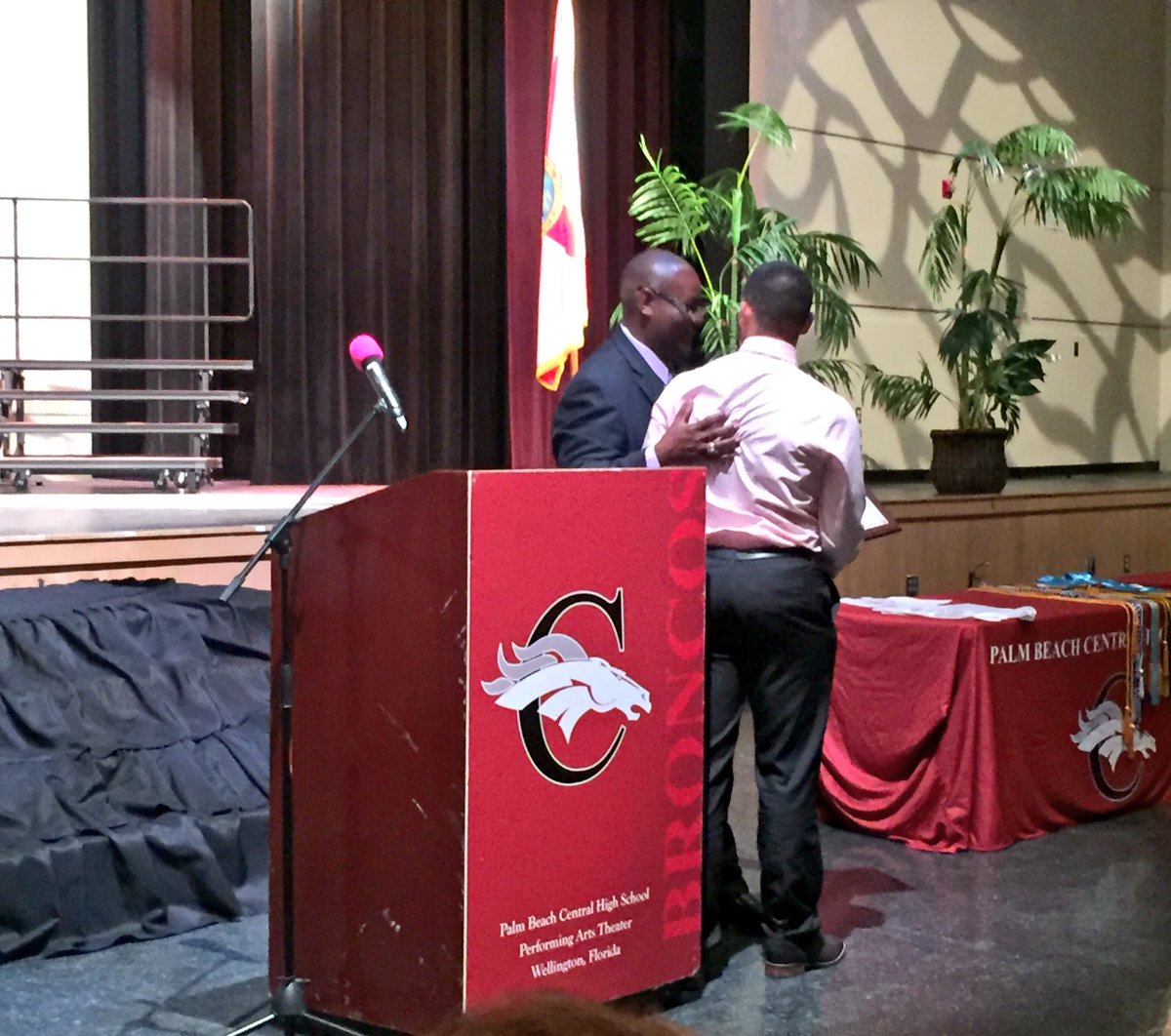 PBCentral_Princ's tweet photo. Congratulations to @PBCHS2016 Senior Awards recipients and #PBCHS AICE Diploma candidates🏅🎓 #ProudPrincipal https://t.co/Grq3BuX7ZO