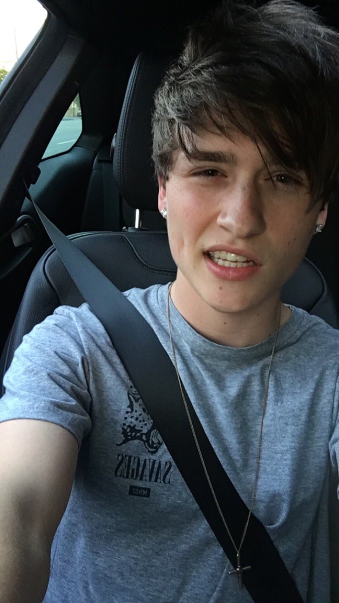 larryconfused_'s tweet image. @CrawfordCollins  FOLLOW ME ❤ PLEASE