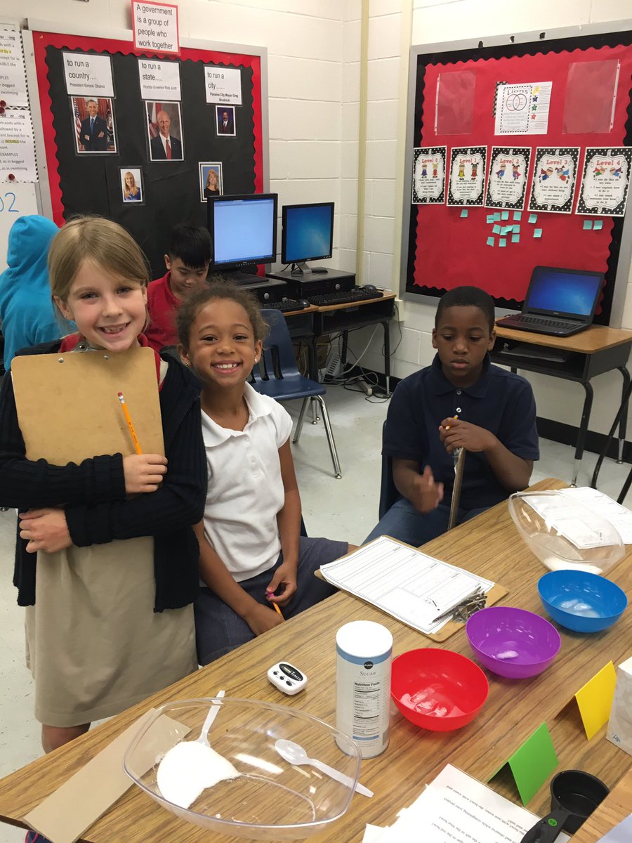 Kimnix88's tweet photo. Hands on learning- full day of science experiments @MCherryStreet  @BDS_Science https://t.co/yjFNipReJu
