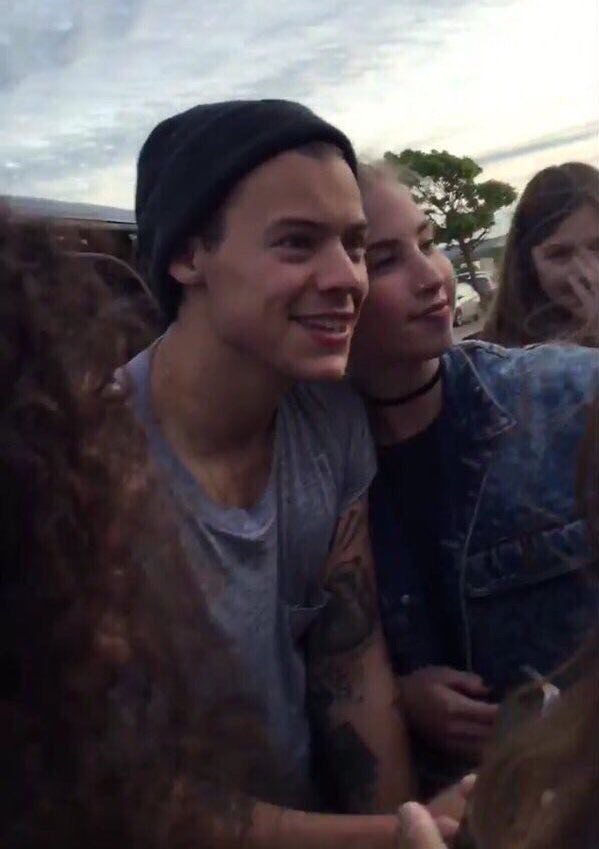 Hazza_flowers's tweet photo. проснуться и увидеть кучу новых фото Гарри - определенно самое доброе утро🌸🌞💚

#HomeTillTheEnd https://t.co/mNlc9JhWvB