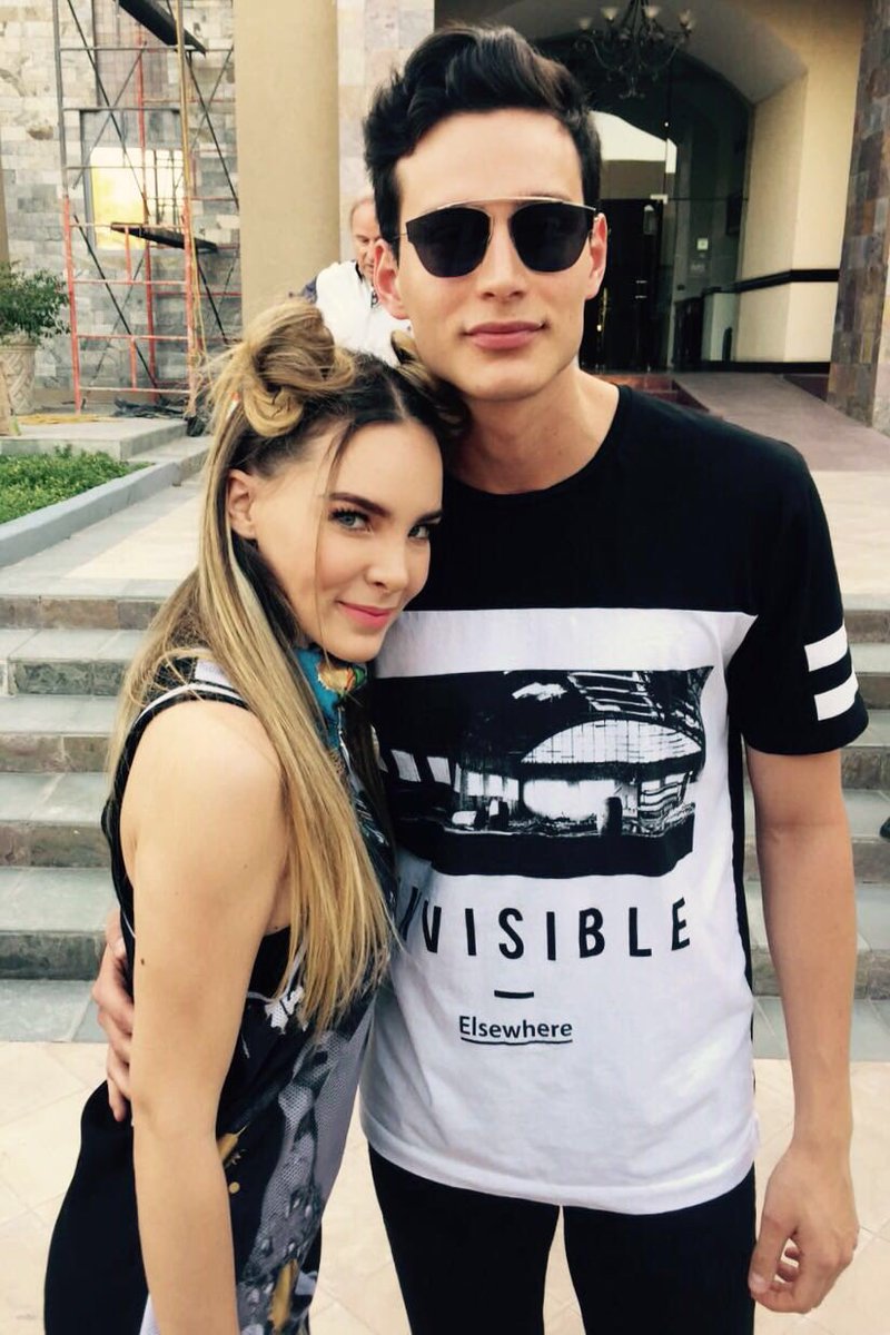 tomandi7's tweet photo. Con @belindapop antes de irnos al concierto en Plaza Mayor #Torreon #PlazaMayor https://t.co/nervV2srGP